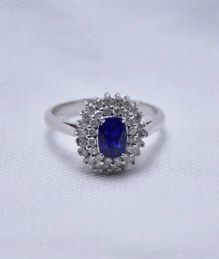 Blue Sapphire with Dia: White Gold